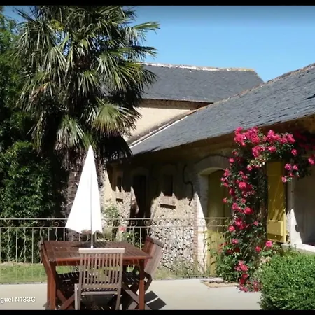 Maison Charmante A Avec Jardin Et Piscine Partagee.